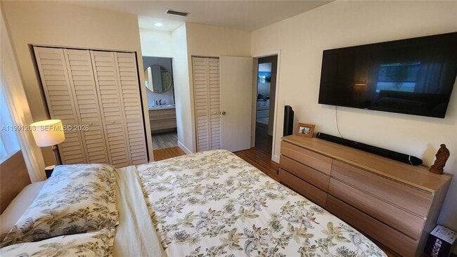 Building Photo - 831 Plover Ave