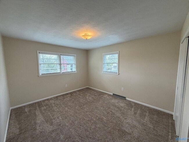 Building Photo - 900 Barclift St NW