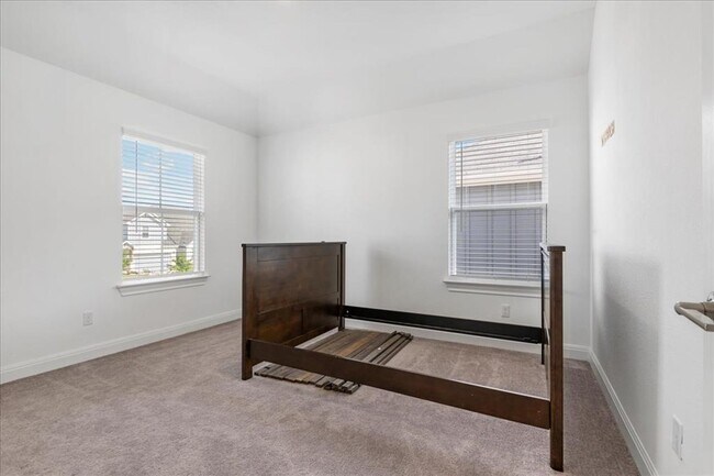 Building Photo - 240 Inlet Ln