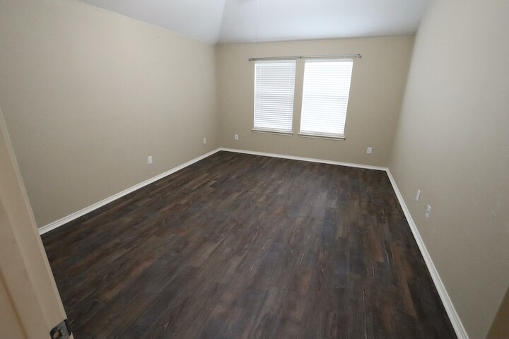 Building Photo - 1000 Warbler Ln