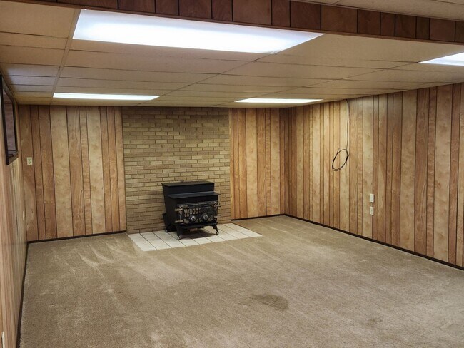 Building Photo - Great 4 Bd 2 Ba Home in Taylorsville