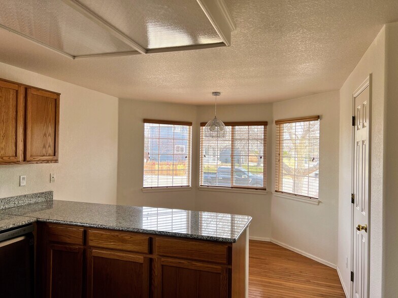 breakfast nook - 1430 Morningside Dr