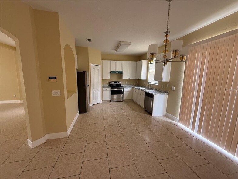 Building Photo - 933 Whispering Cypress Ln
