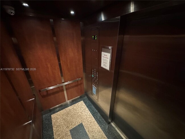 Building Photo - 1430 Brickell Bay Dr