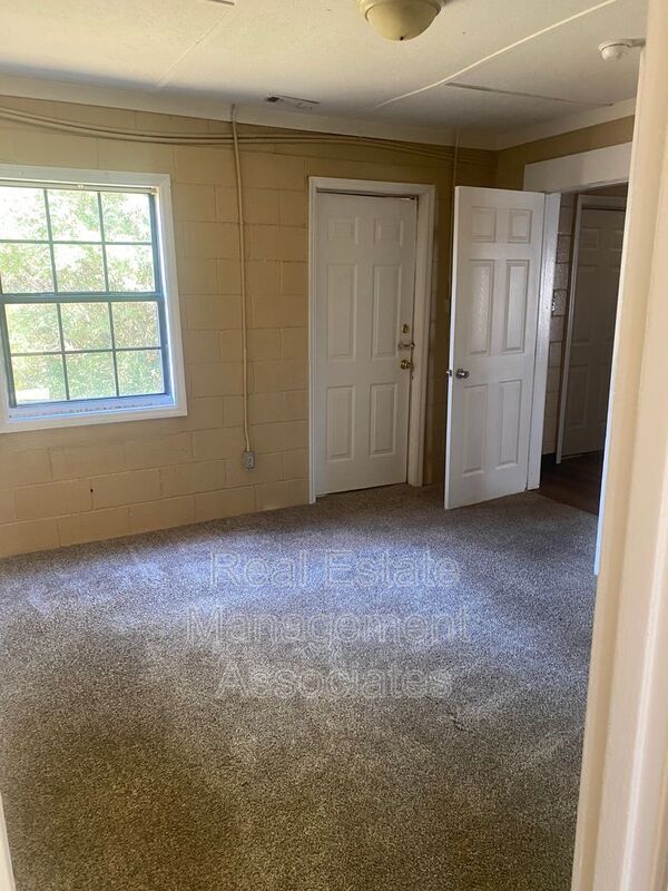 Building Photo - 919 Cleveland St