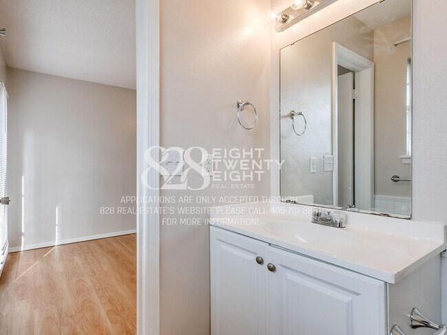 Building Photo - Midwest City 3 Bed/2 Bath House with Attached Two-Car Garage!