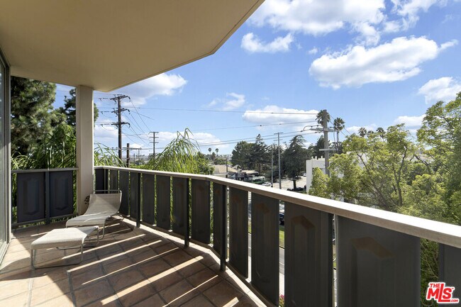 Building Photo - 4455 Los Feliz Blvd