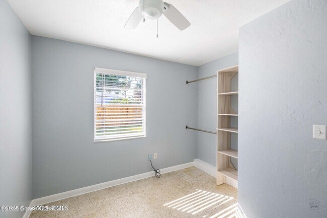 Building Photo - 472 Camel Cir
