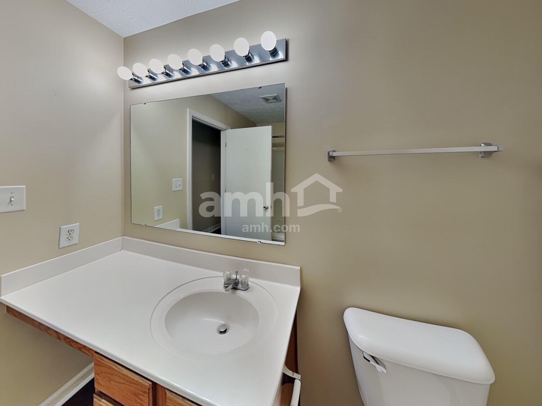 Building Photo - 1283 Spring Lake Dr