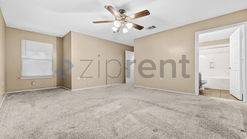Building Photo - Unit