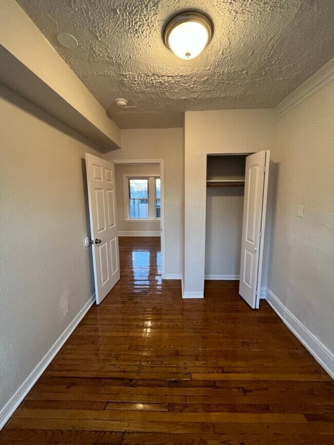 Building Photo - 1245 N Karlov Ave