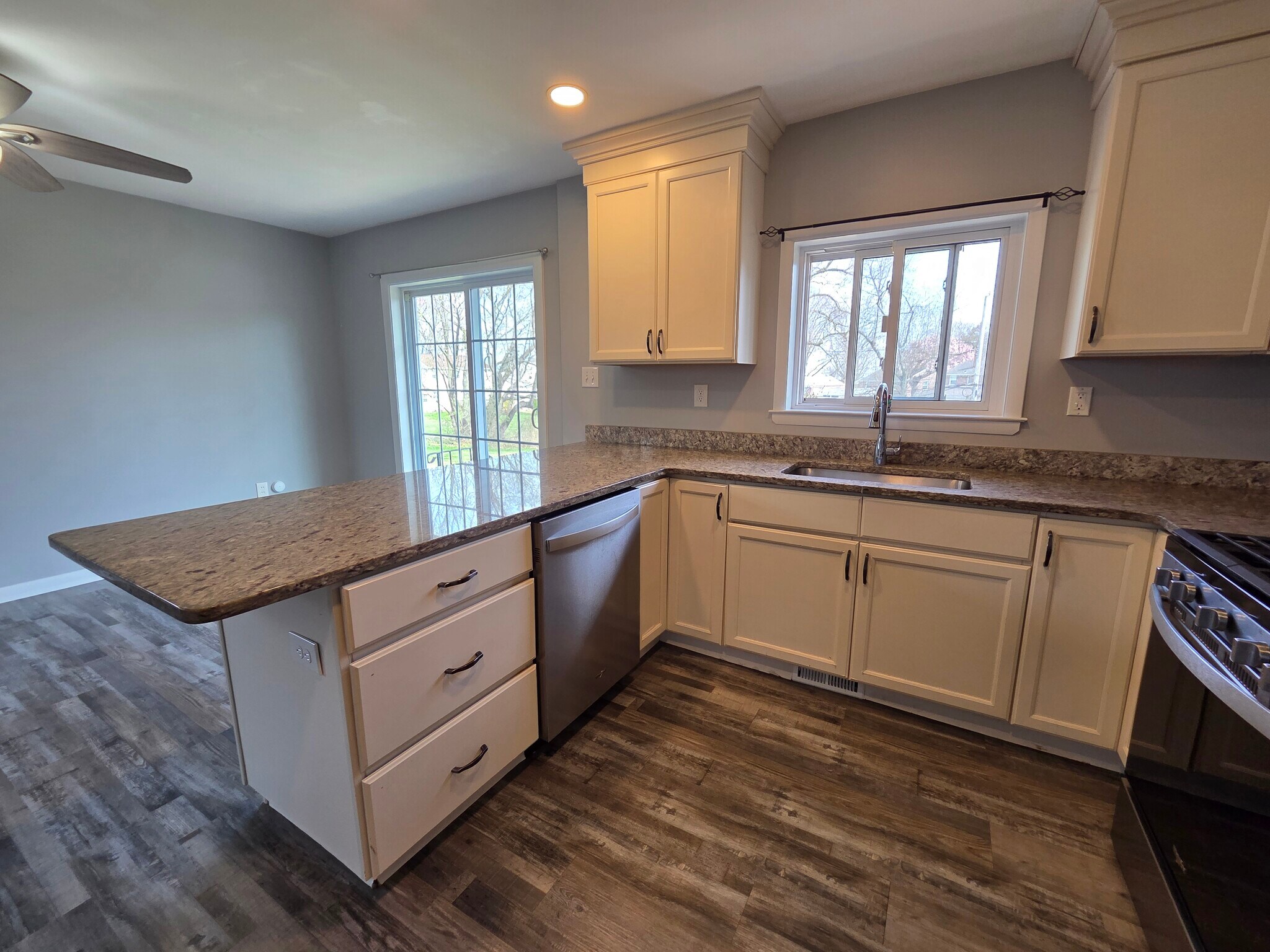 Building Photo - 811 Coppock Ln