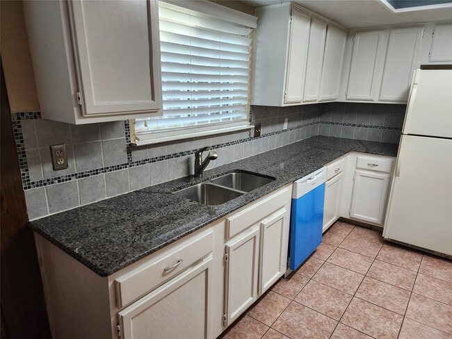 Building Photo - 7615 Fur Market Dr