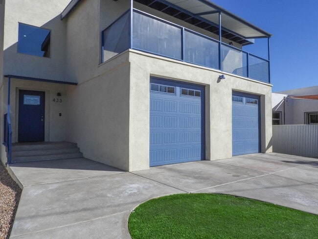 Building Photo - 3 Bedroom 2.5 Bath Home