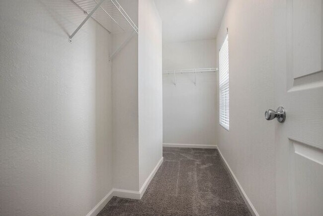 Building Photo - 5643 Claremount St