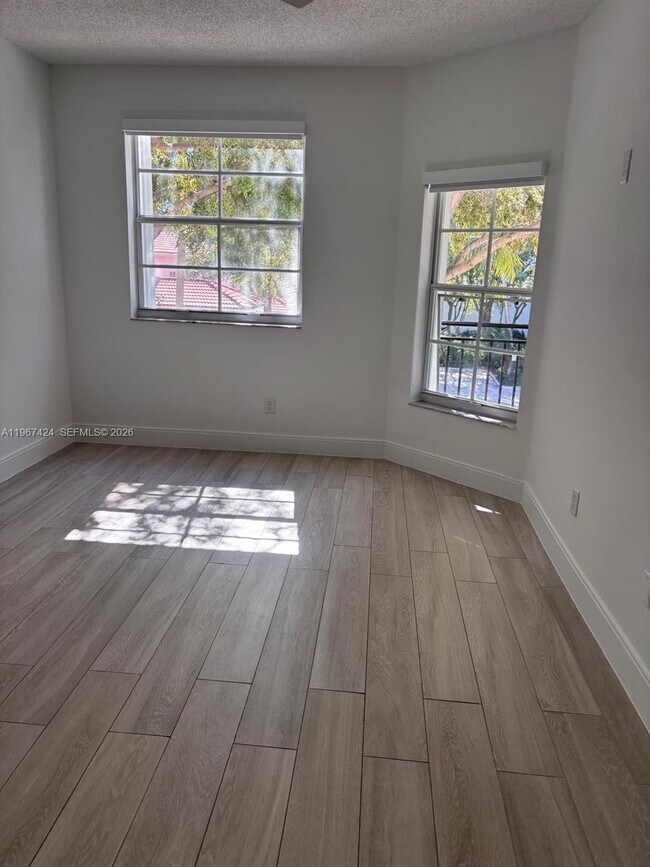 Building Photo - 3255 NE 184th St