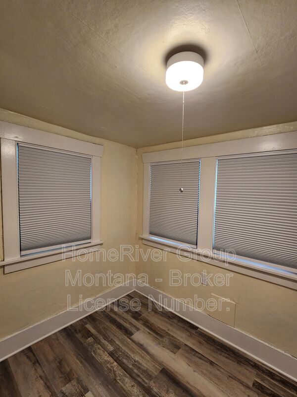 Building Photo - 334 W Alder St