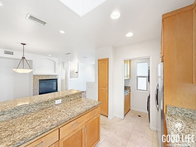 Building Photo - Stunning 3BD/3BA W/ A/C, Attached Garage, and In-Unit Laundry in Pacific Beach!