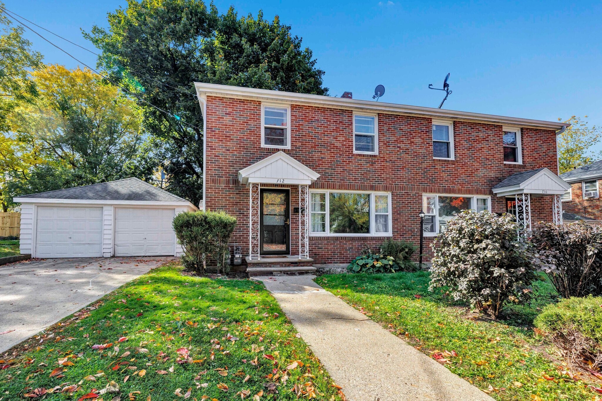 Building Photo - 712 Grignon St