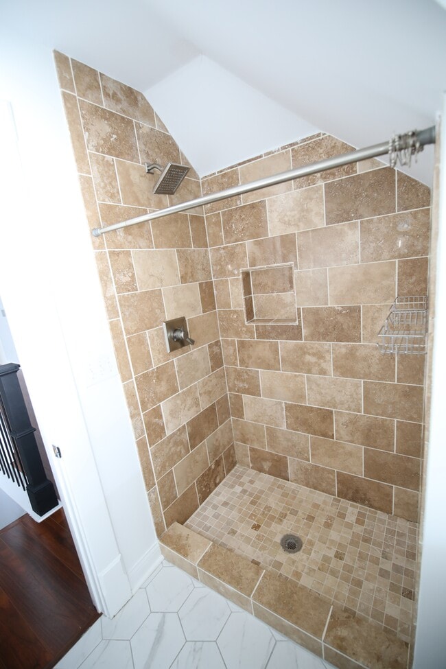 Building Photo - 310 E Beck St