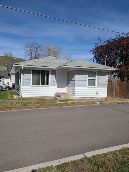 FRONT - 1826 Fremont St