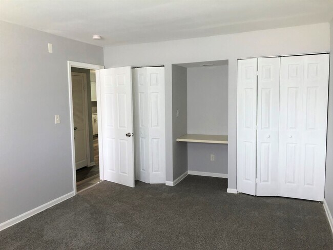 Building Photo - 5629 St Charles Rd