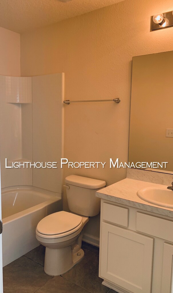 Building Photo - Modern Townhome in Baymeadows! Built in 2021!