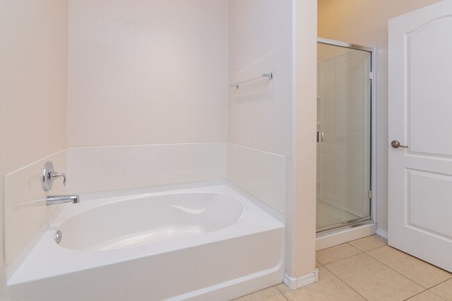 Building Photo - End Unit Townhouse Available Now!