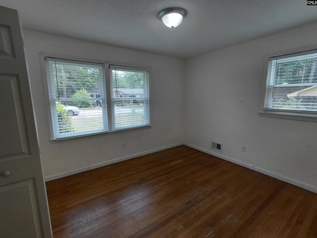 Building Photo - 224 Hickory Ridge Dr