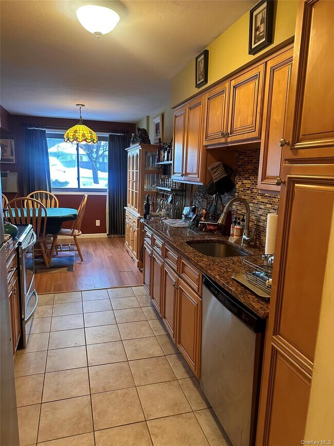 Building Photo - 10 Oakwood Terrace