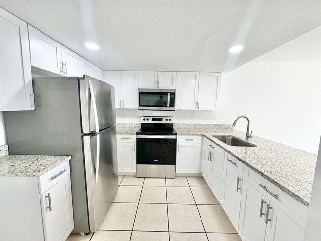 Building Photo - 1936 Sunshine Blvd