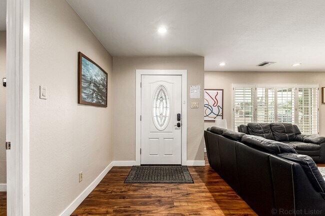 Building Photo - STUNNING 4 bed/2 bath Scottsdale Home- FURHISHED or UnFURNISHED