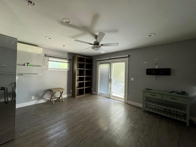 Building Photo - 408 Del Oro Ave