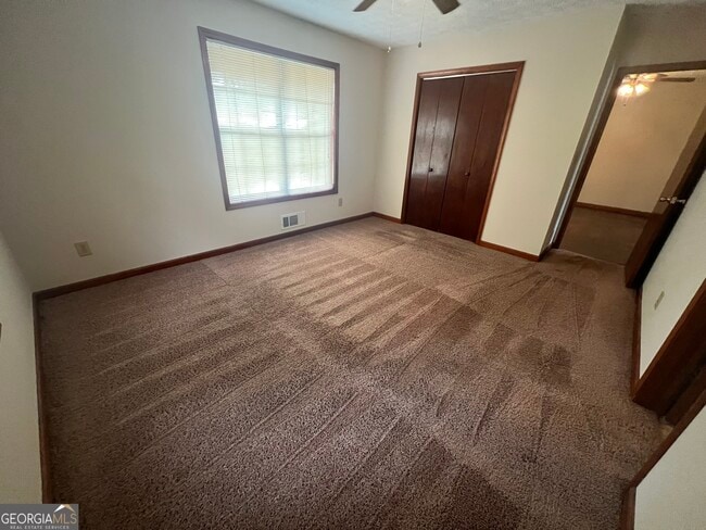 Building Photo - 982 Locust Dr NE