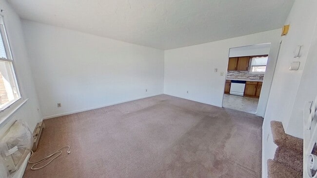 Building Photo - Charming 2 Bedroom Townhouse