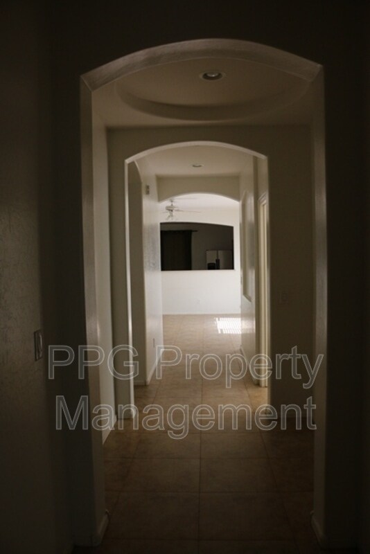 Building Photo - 15366 W Dreyfus St
