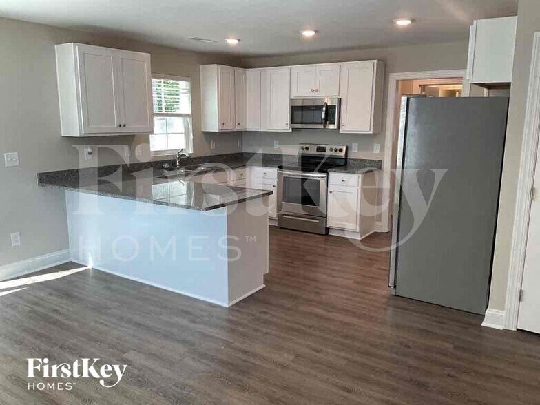 Building Photo - 2041 Samantha Dr