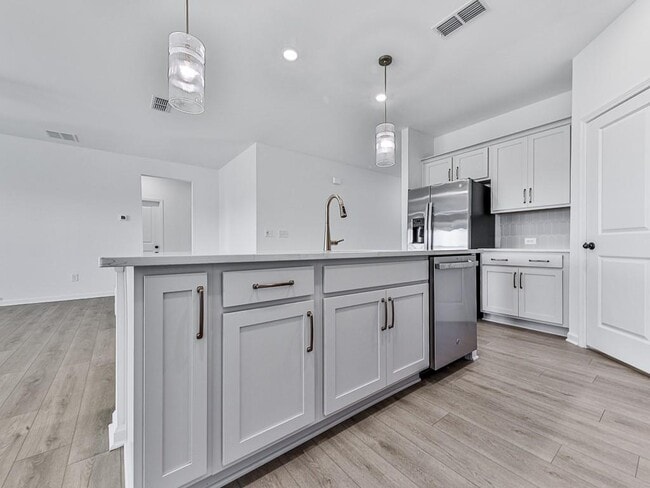 Building Photo - 611 Elwick Ln