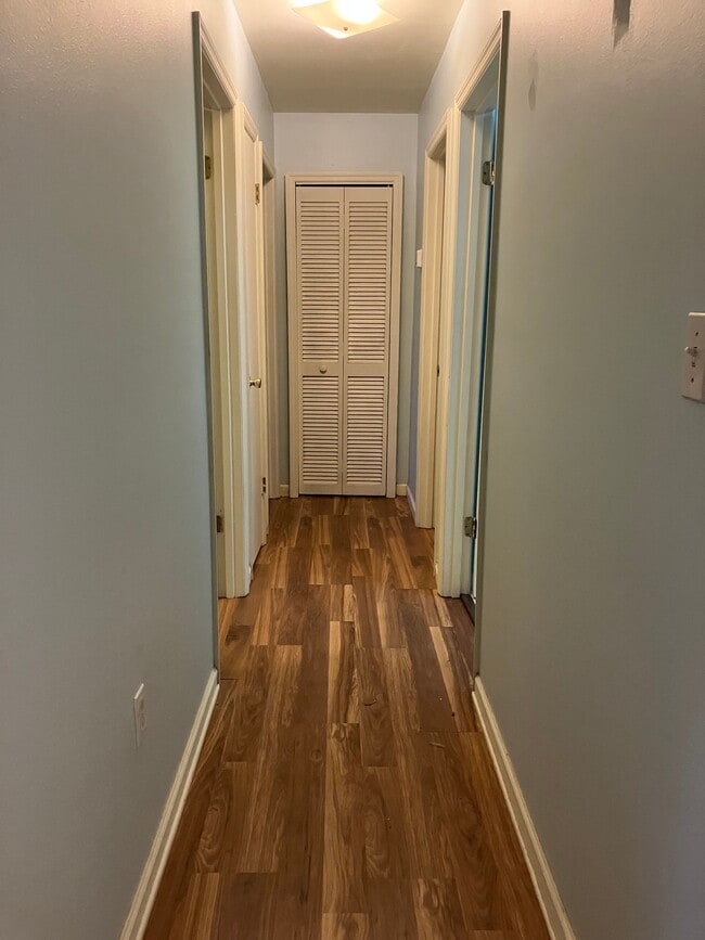 Building Photo - Hickory Ct