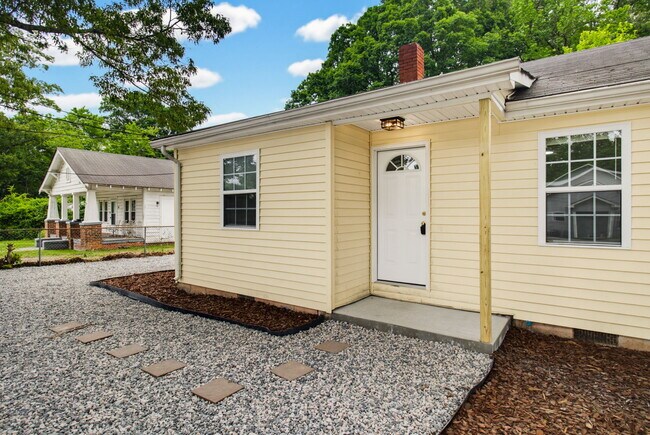 Building Photo - 931 Marlboro St