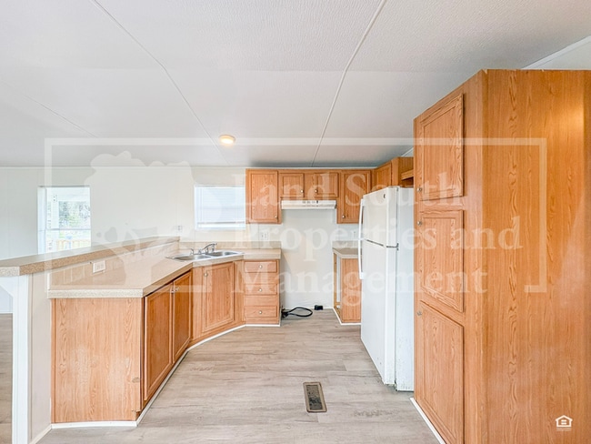 Building Photo - 1155 Meadow Lawn Street