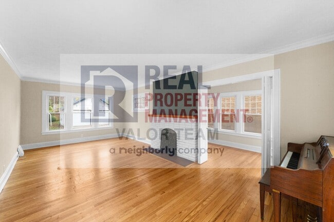 Building Photo - Beautifully maintained 3bd/1.5 bath Coloni...