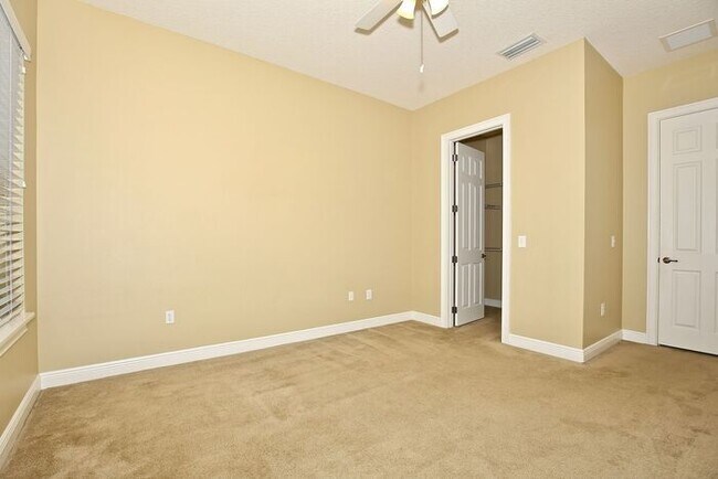 Building Photo - Stunning 3/2.5 Spacious Townhome with a 2 Car Garage Located in the Desirable Baldwin Park - Orla...