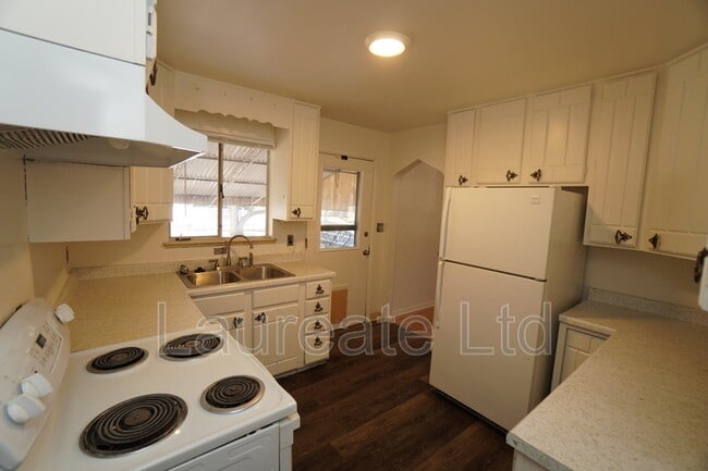 Building Photo - 5998 S Hill St