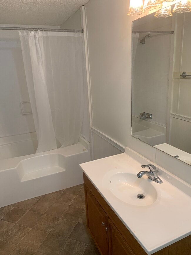 Building Photo - 2444 Culbreth Dr