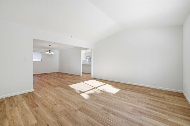 Building Photo - Spacious 4-bedroom 2-Bath in Desirable Area in Walnut Creek!