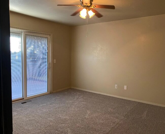 Building Photo - 3000 Rosewood Ln