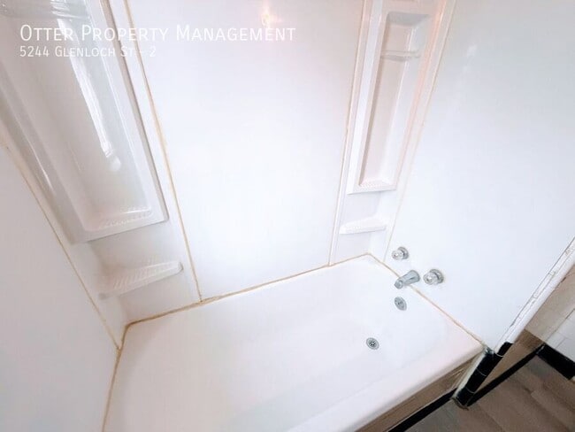 Building Photo - 5244 Glenloch St