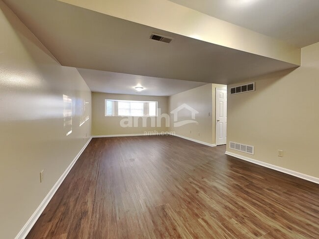 Building Photo - 8973 Julia Mdws