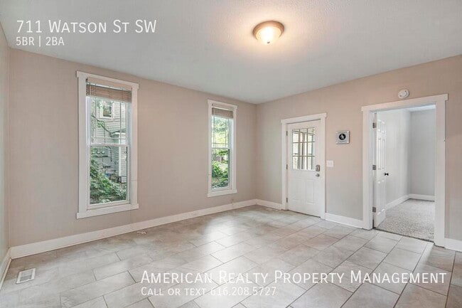 Building Photo - 711 Watson St SW